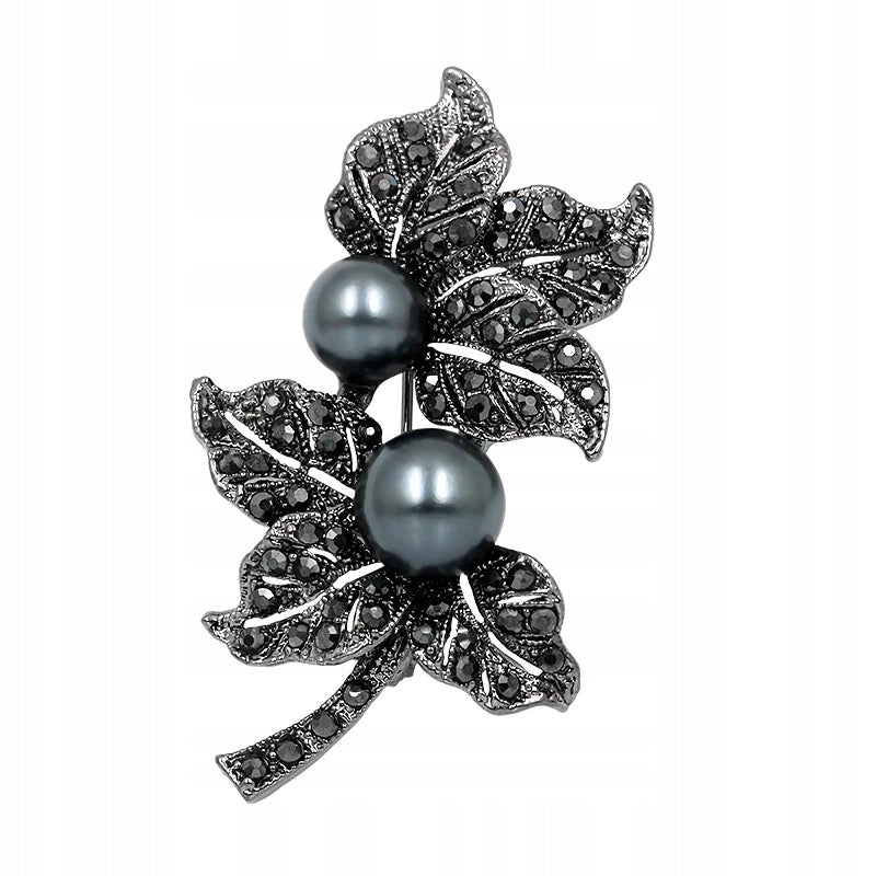 Classic baroque brooch with leaves and pearls
